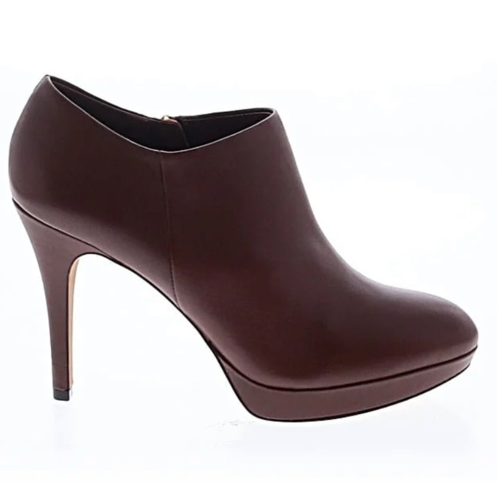 Vince Camuto soft leather Elva ankle boots size 8